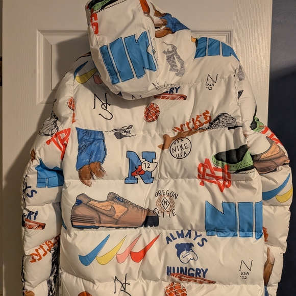 Nike Bold School Windrunner Jacket STORM-FIT Size M FZ2288-133 - Picture 2 of 2